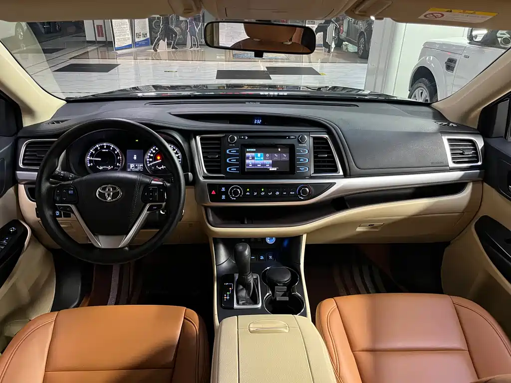 TOYOTA HIGHLANDER