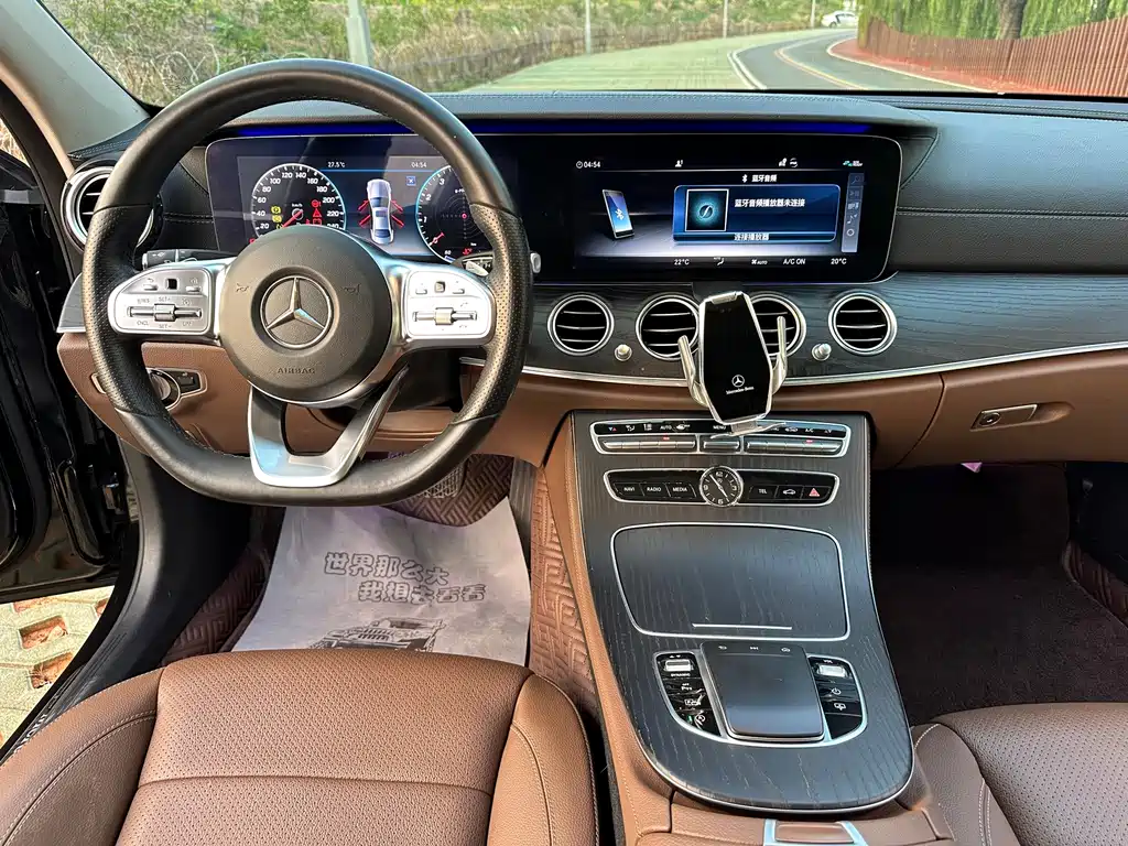 Mercedes-Benz E-Class — миниатюра 13