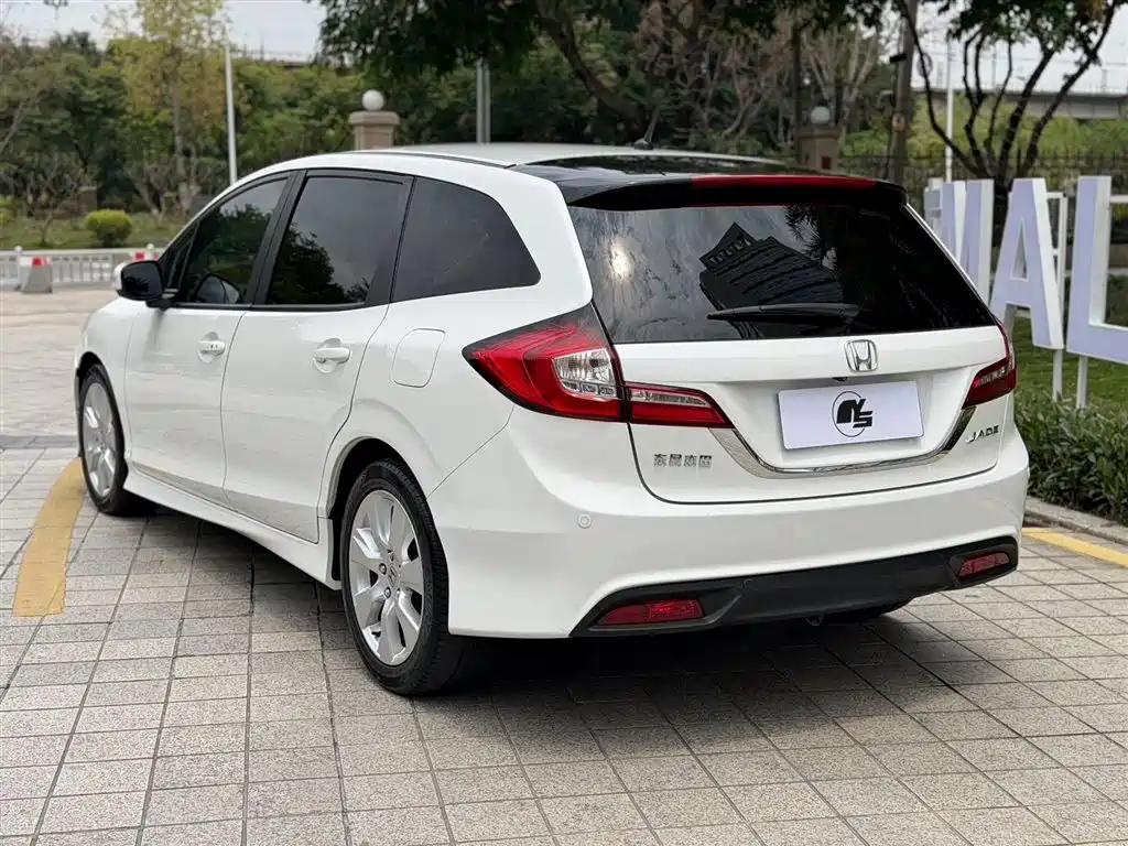 Honda Jade 2016 1.8L AT Comfort Elite 5 мест