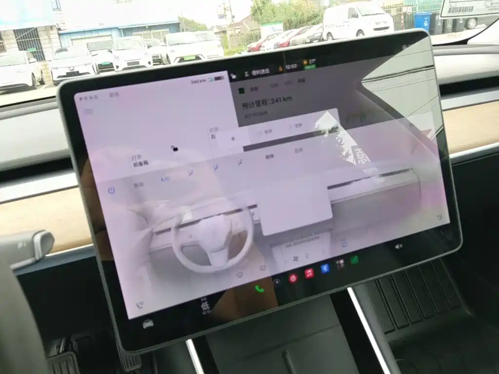 Tesla Model 3 — миниатюра 13