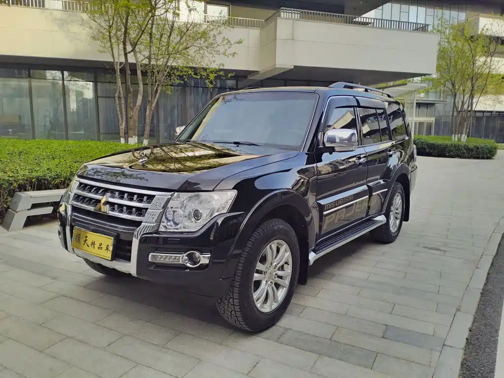 Mitsubishi Pajero (Import) 2020