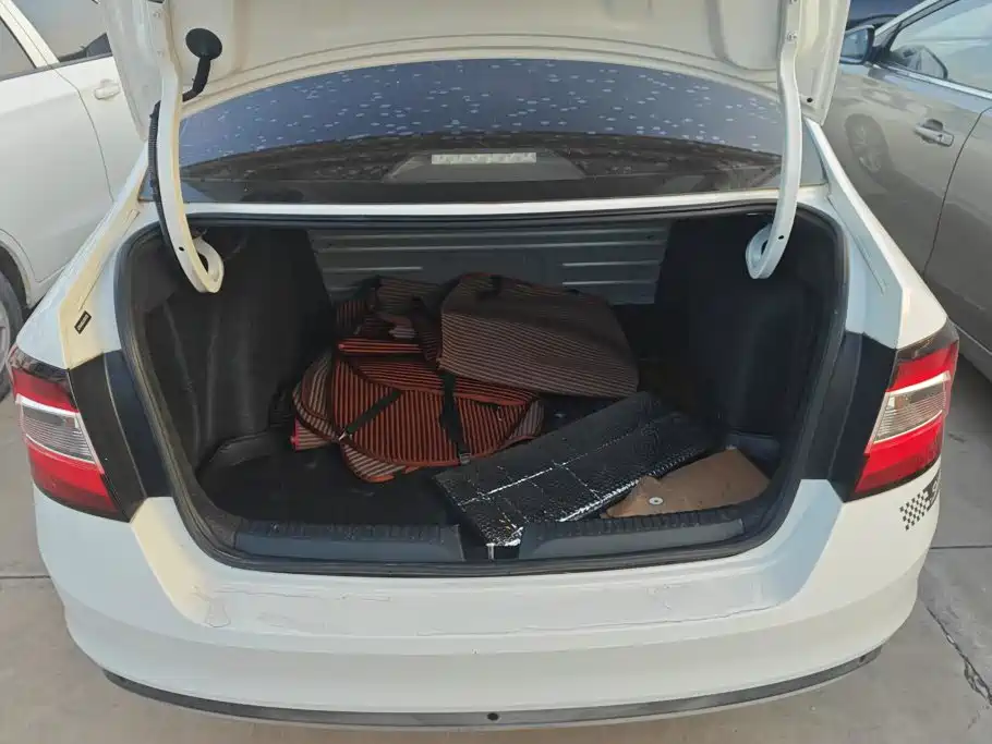 Skoda Rapid — миниатюра 4