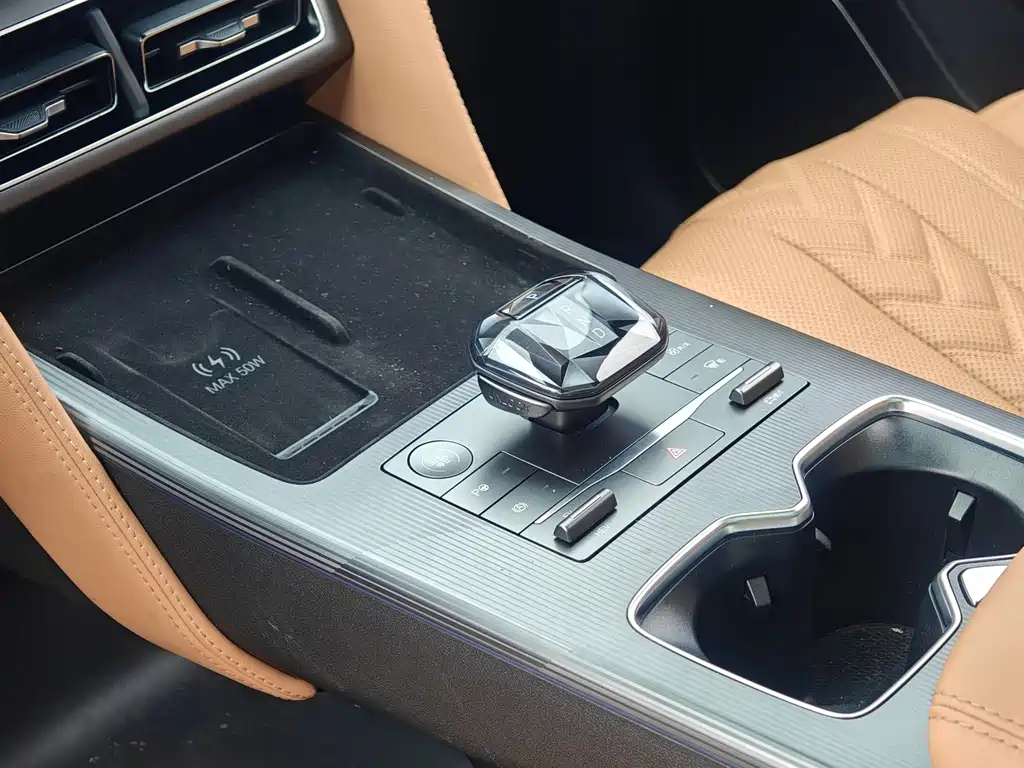 BYD L DM-i — миниатюра 22