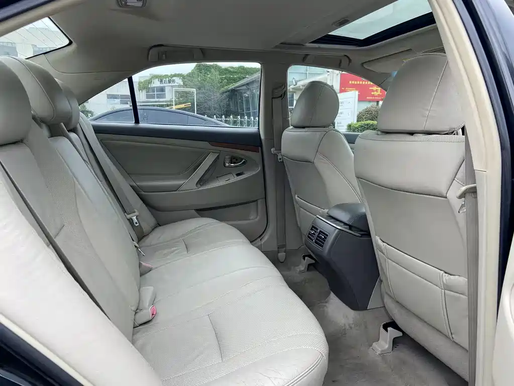 Toyota Camry — миниатюра 14