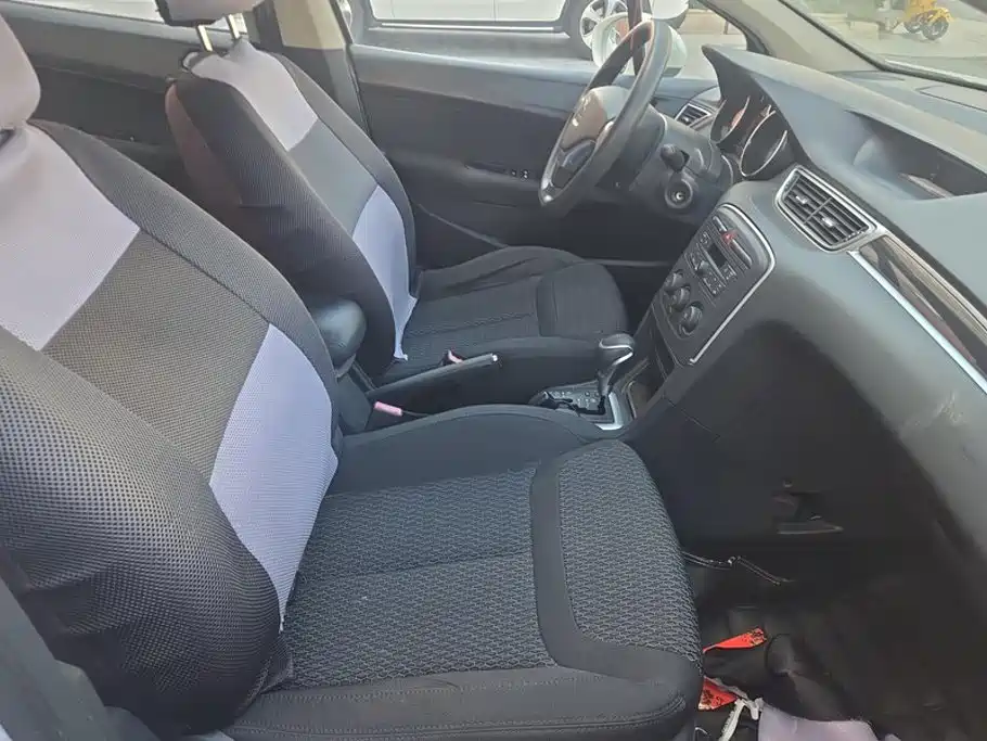 Peugeot 308 — миниатюра 8