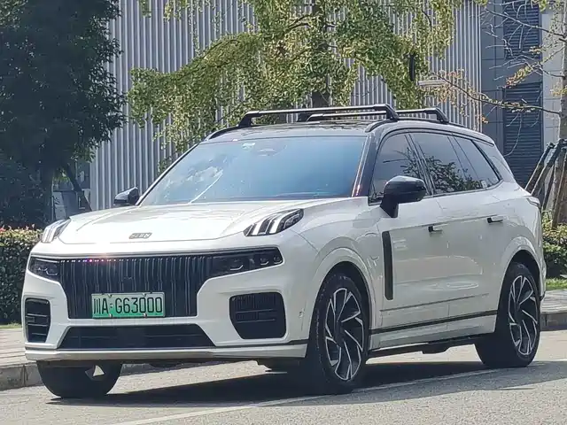 Lynk & Co 09