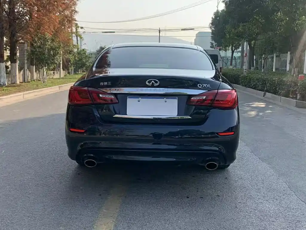 Infiniti Q70 — миниатюра 5