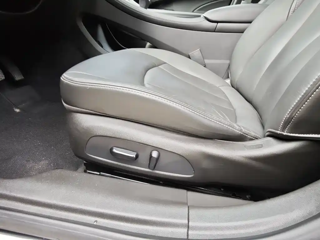 Buick LaCrosse 652T Luxury Type, фото 5