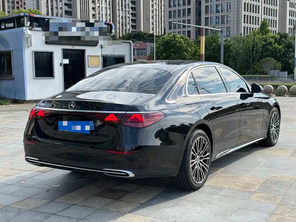Mercedes-Benz E-Class — миниатюра 4