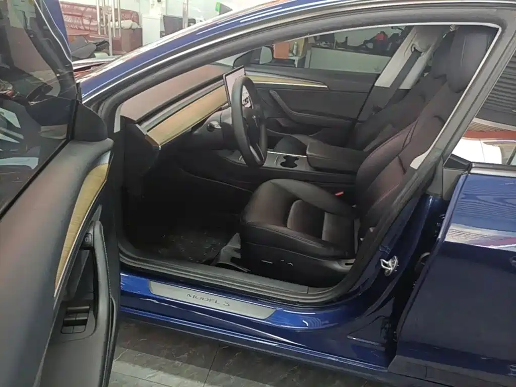 Tesla Model 3 — миниатюра 16