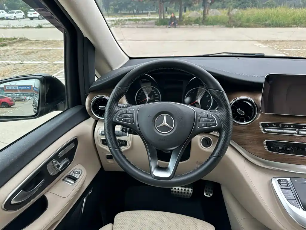 Mercedes-Benz V-Class — миниатюра 20