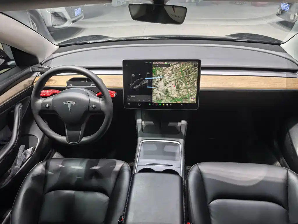 Tesla Model 3 — миниатюра 5