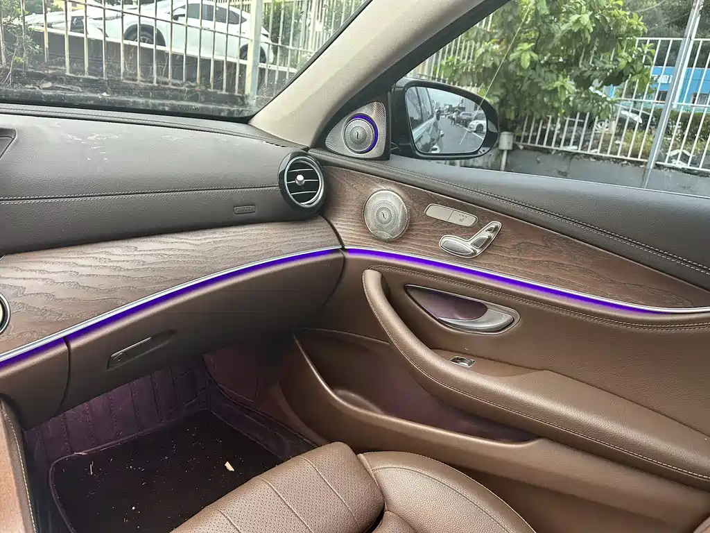 Mercedes-Benz E-Class — миниатюра 15