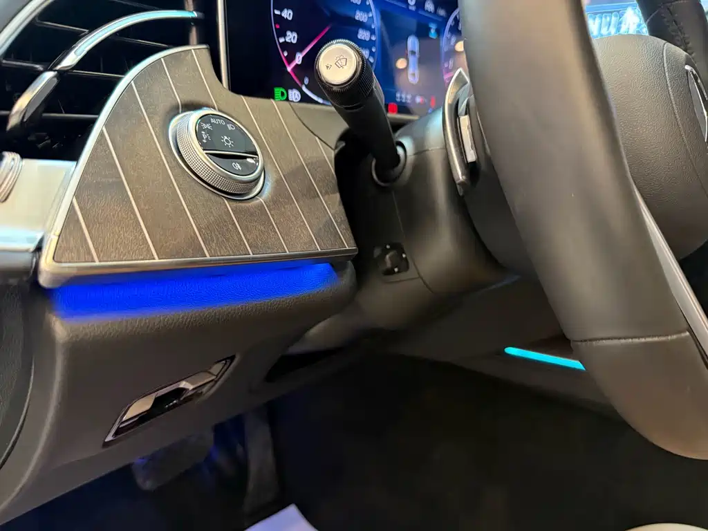 Mercedes-Benz E-Class — миниатюра 7