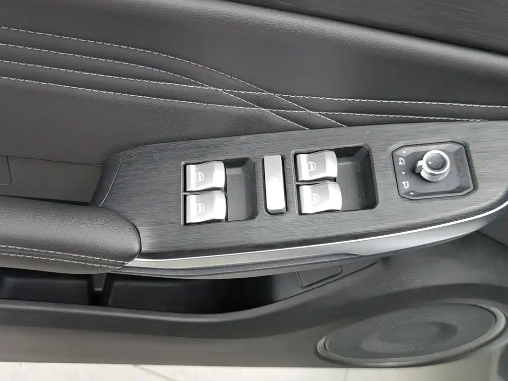 Wey Wey VV5 — миниатюра 9