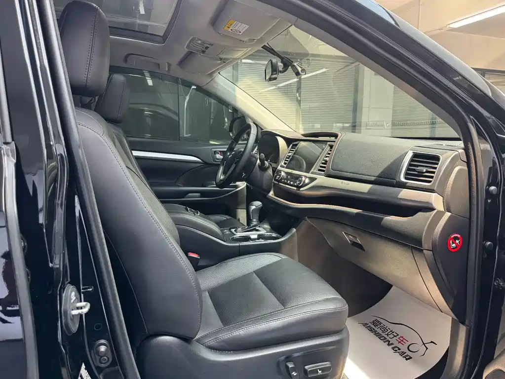 Toyota Highlander 2017 2.0T Luxury 7 мест