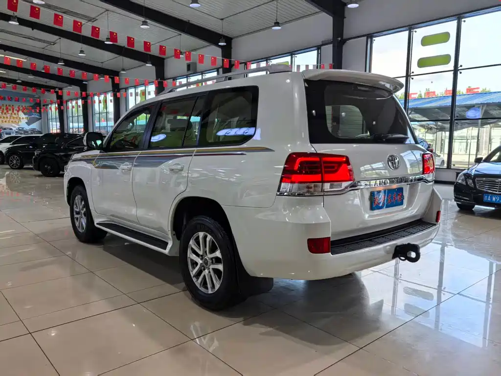 Toyota Land Cruiser 4.0L V6 Middle East Base Edition, фото 12