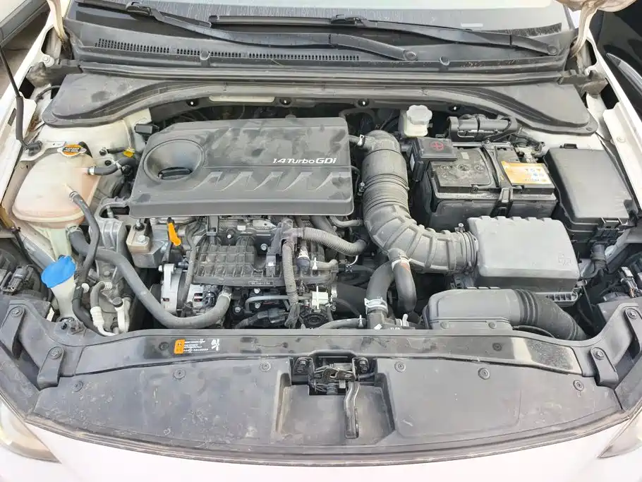 Hyundai Elantra — миниатюра 10