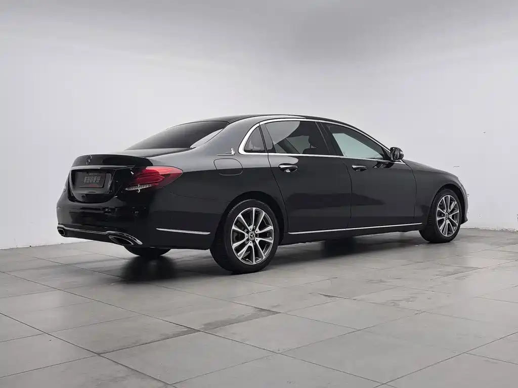 Mercedes-Benz E-Class — миниатюра 2
