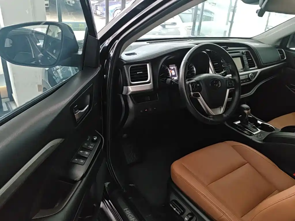 Toyota Highlander — миниатюра 16