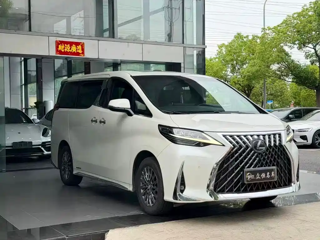 Lexus LM 2020 300h мест