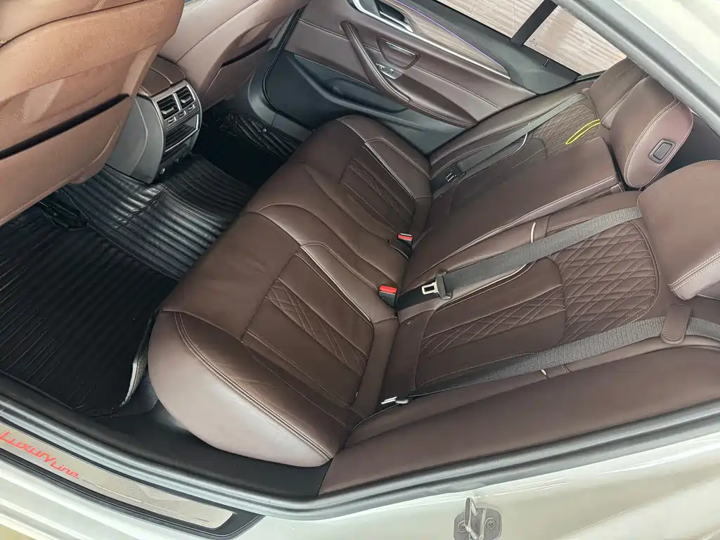 BMW 5 Series — миниатюра 7