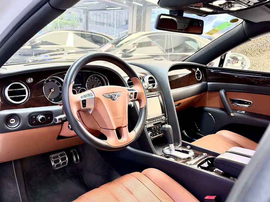 Bentley Flying Spur — миниатюра 16