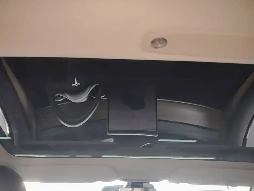 Tesla Model 3 — миниатюра 18