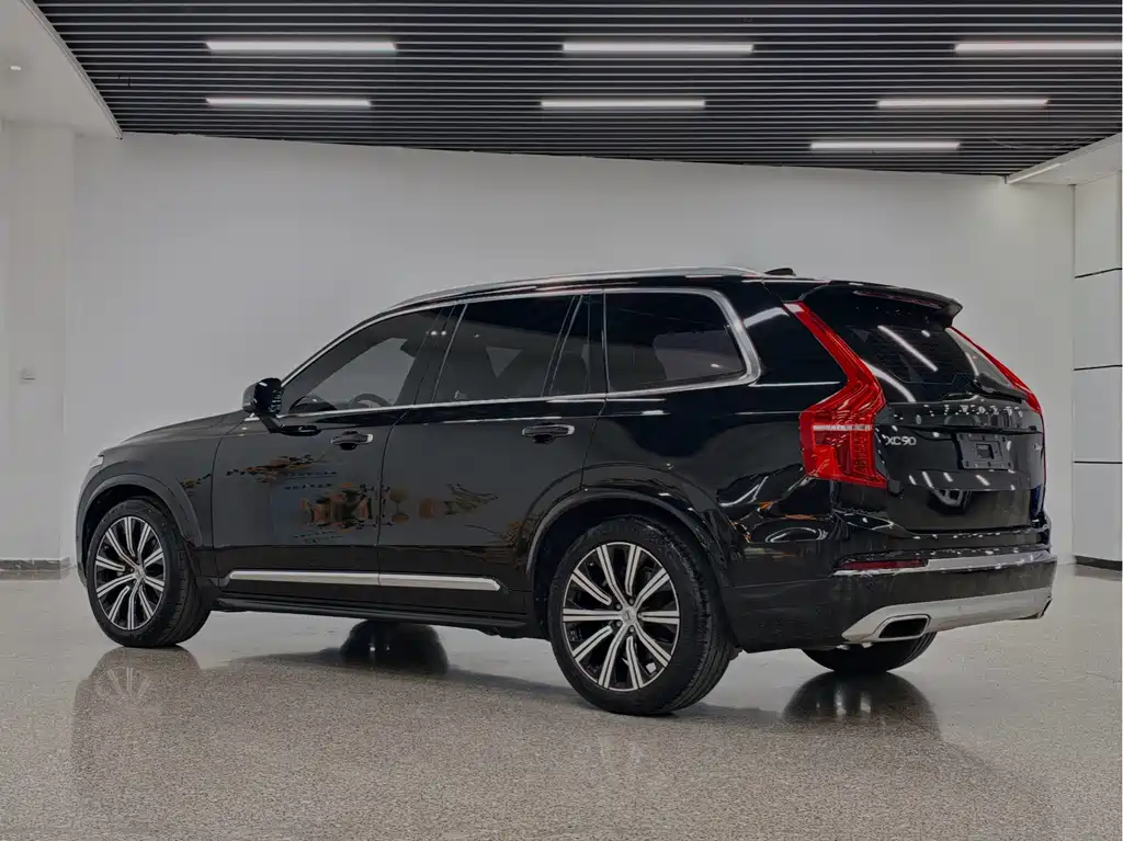 Volvo XC90 2021 B6 Luxury 7 мест