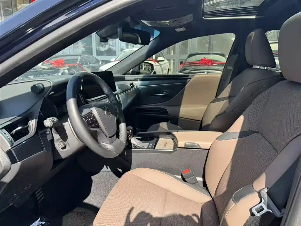 Lexus ES 2020 200
