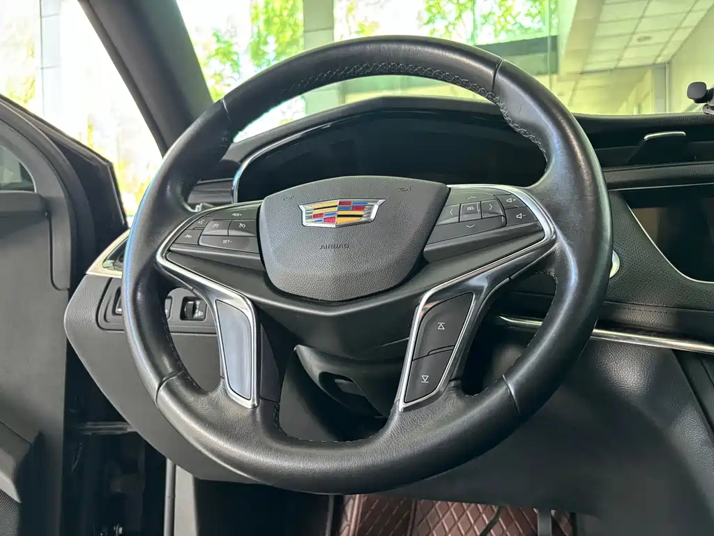 CADILLAC XT5