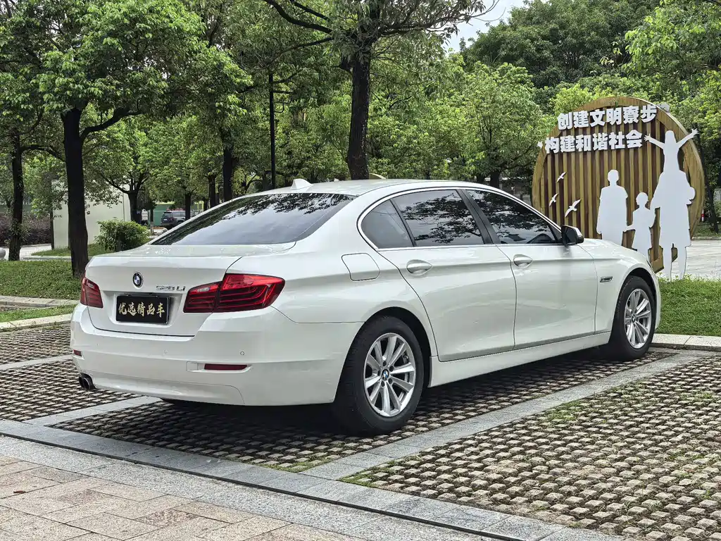BMW 5 Series — миниатюра 9