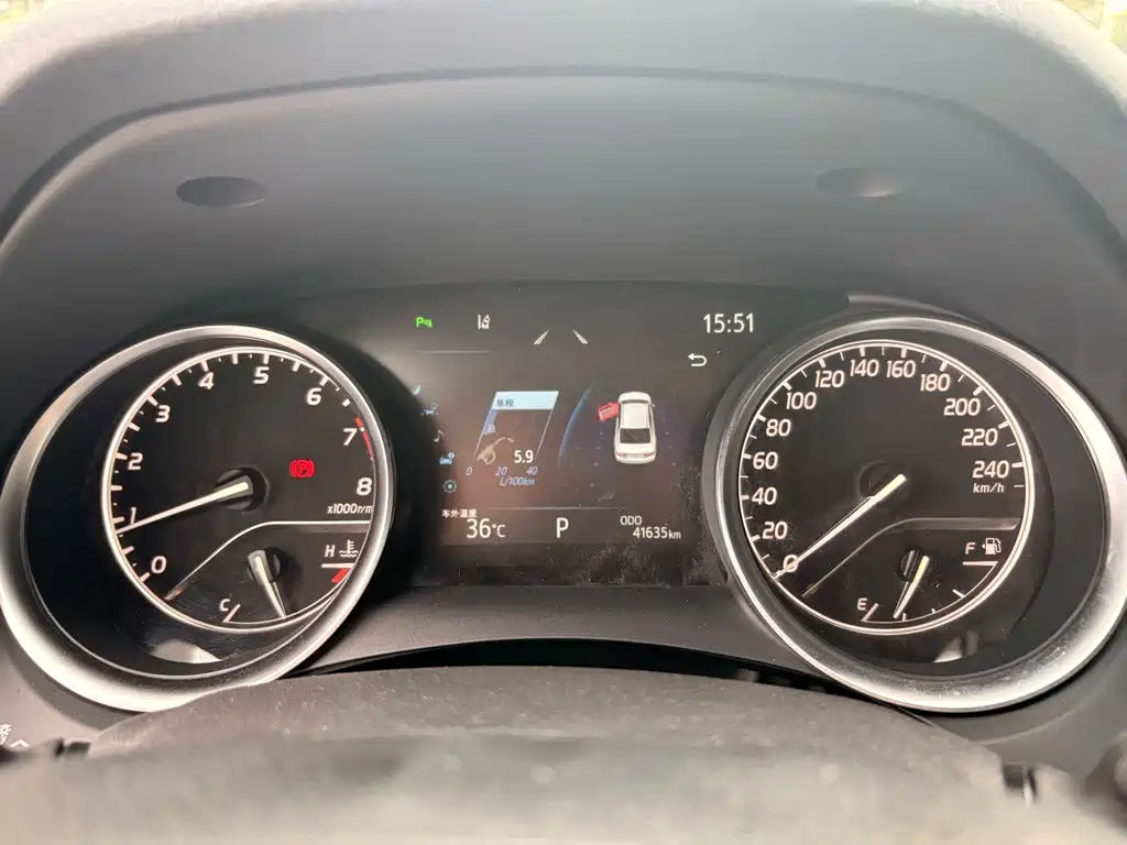 Toyota Camry — миниатюра 11