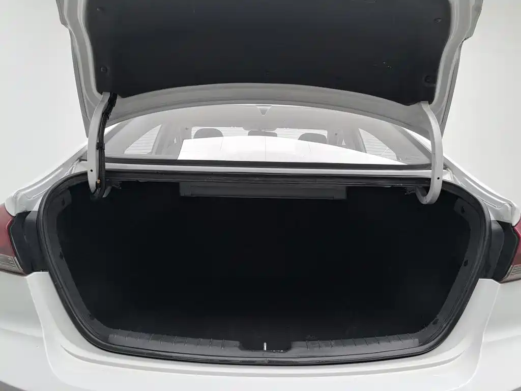 Hyundai Elantra — миниатюра 16