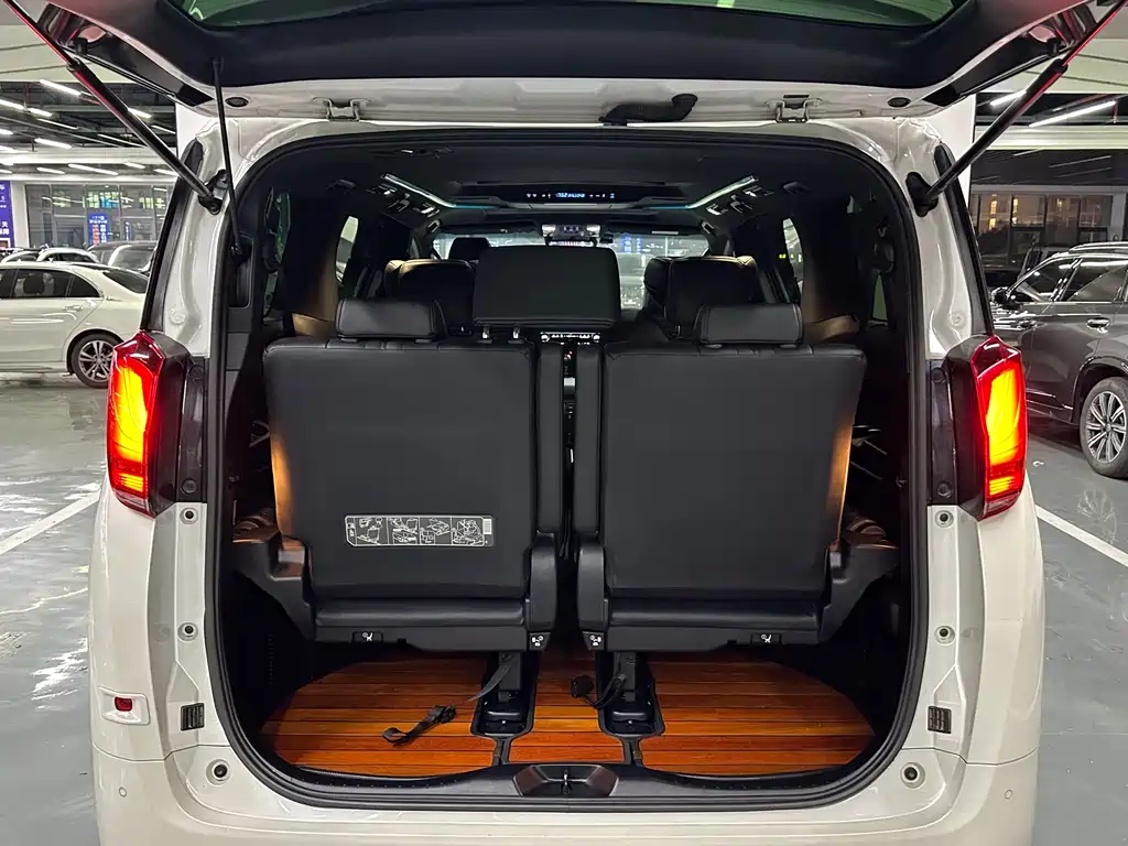Toyota Alphard 2019 2.5L Luxury