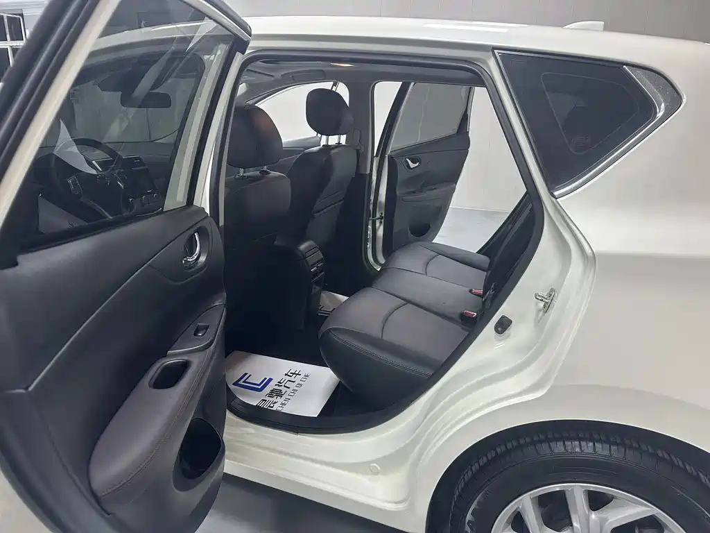 Nissan Tiida — миниатюра 12