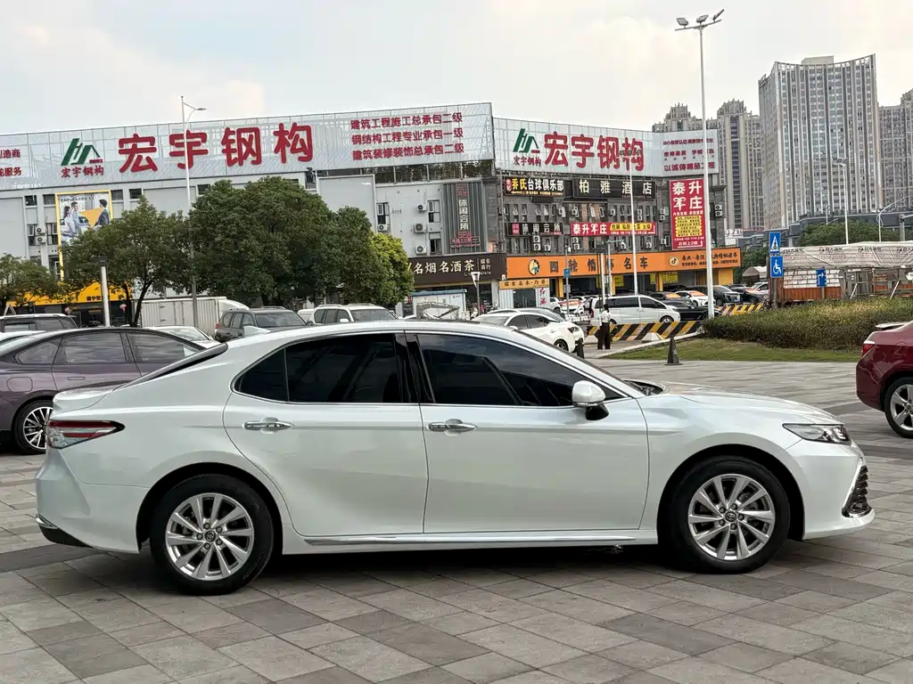 Toyota Camry — миниатюра 5