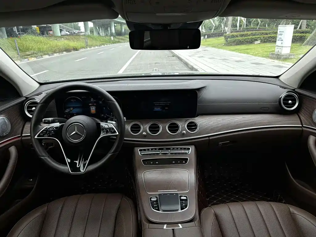 Mercedes-Benz E-Class — миниатюра 6