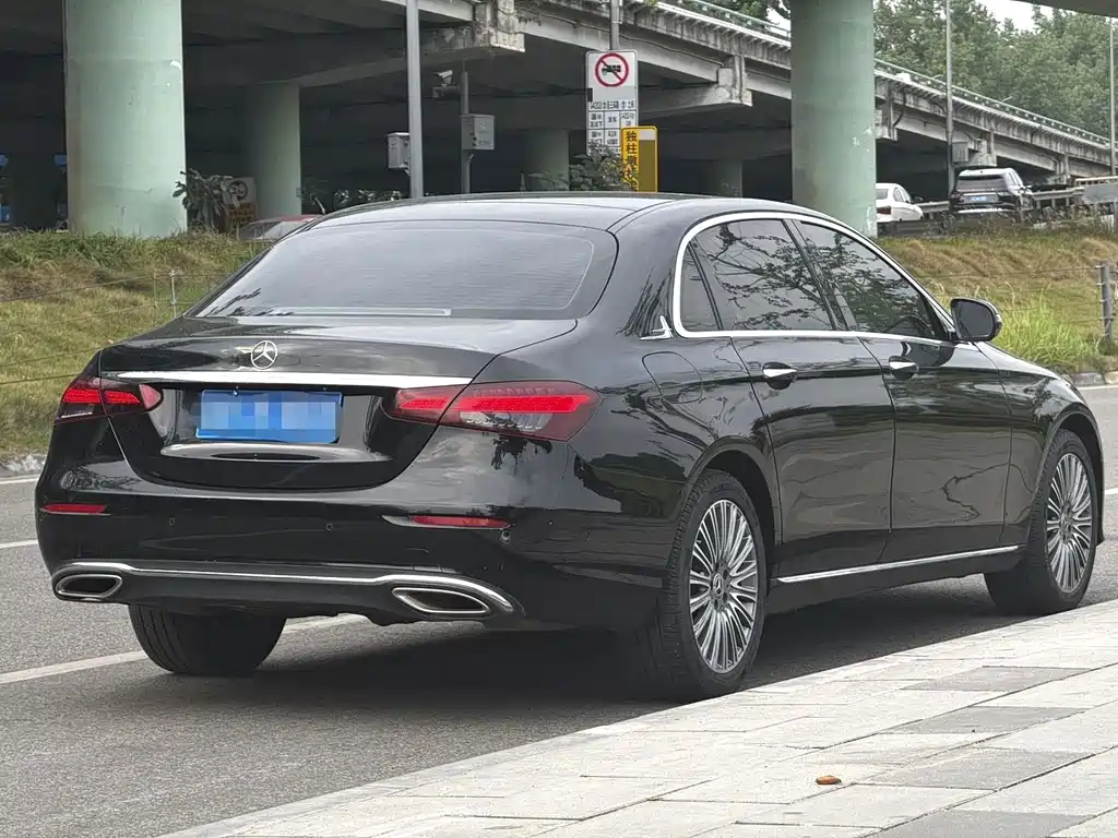 Mercedes-Benz E-Class — миниатюра 12