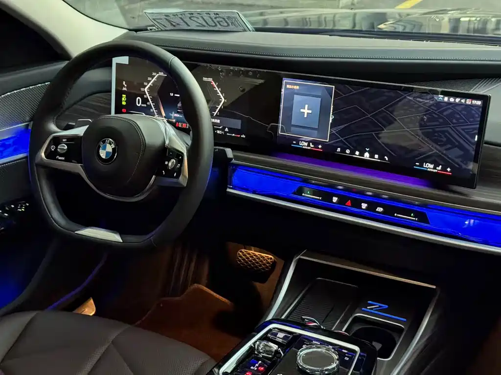 BMW 7 Series — миниатюра 9
