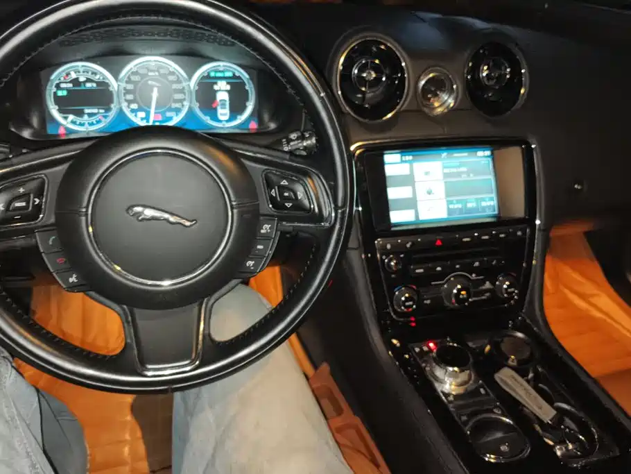 Jaguar XJ — миниатюра 12