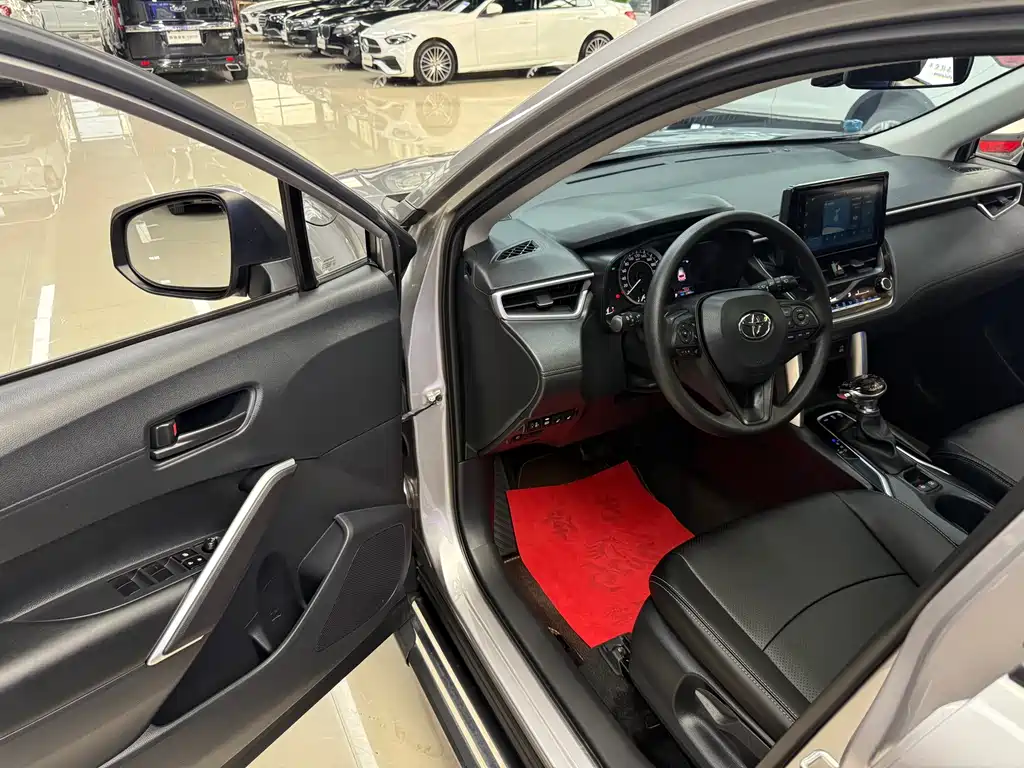 Toyota Corolla Cross — миниатюра 9