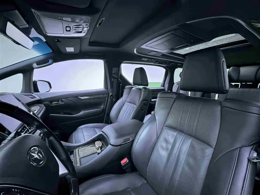 Toyota Alphard — фотографии объявления, Фото 11