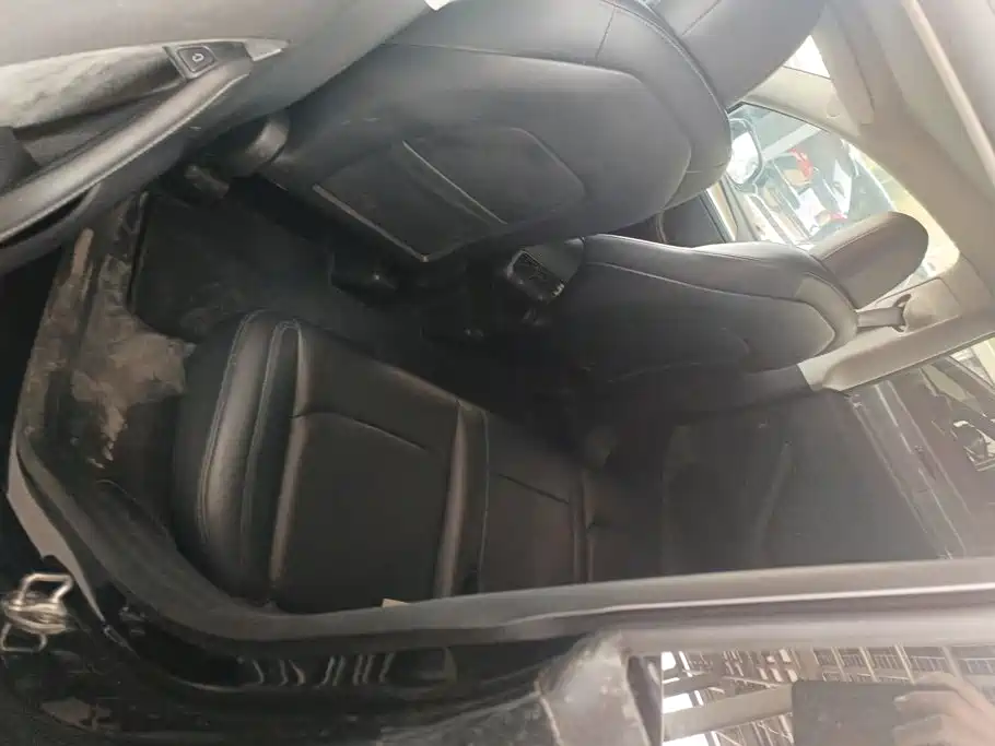 Tesla Model Y — миниатюра 11