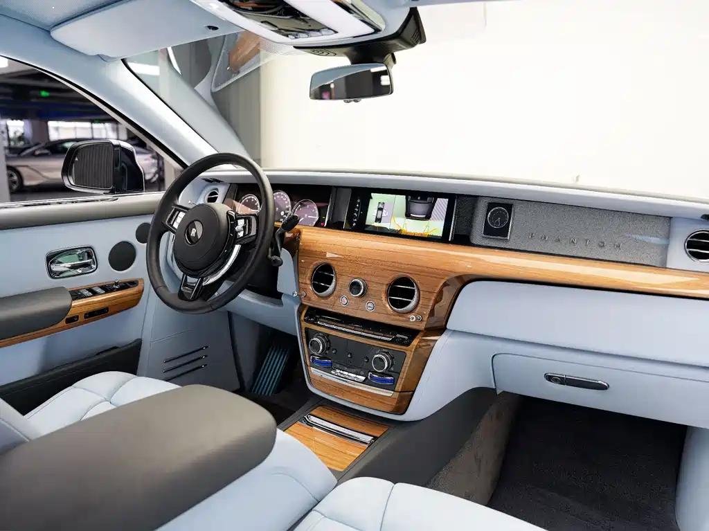 Rolls-Royce Phantom — миниатюра 15