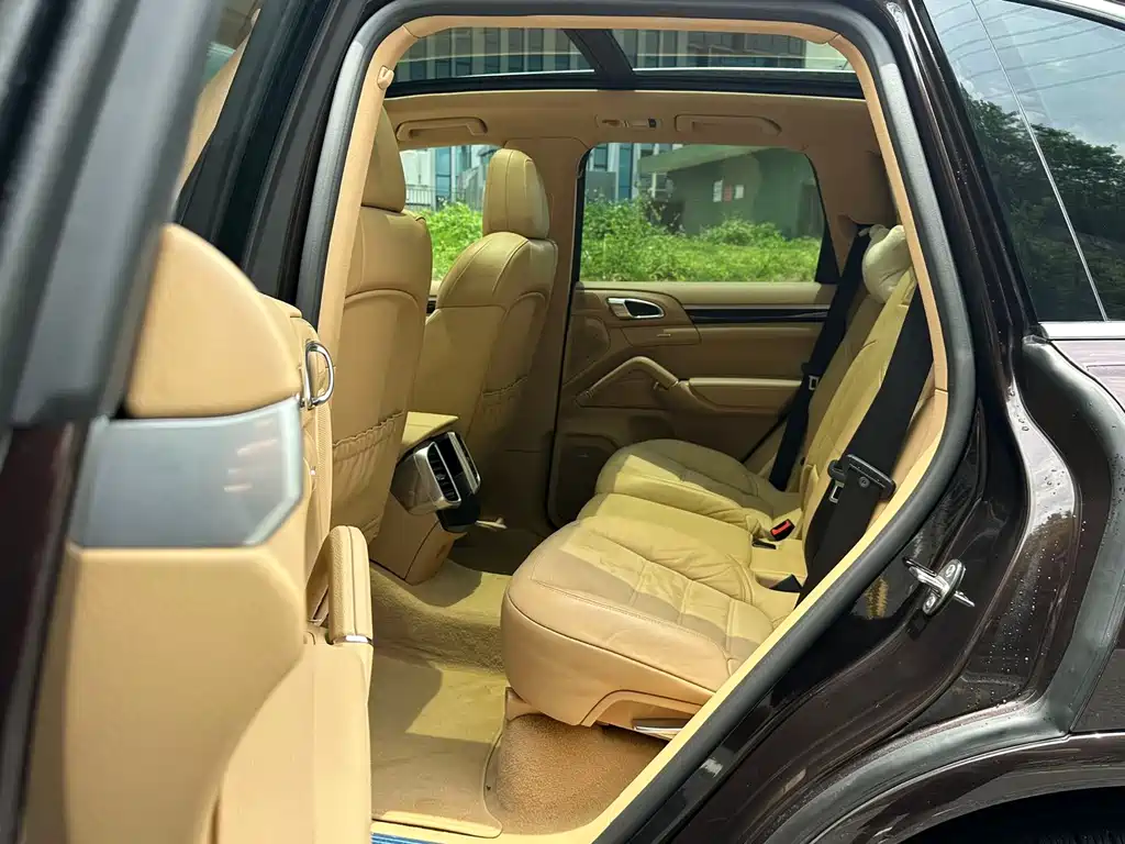 Porsche Cayenne — миниатюра 13