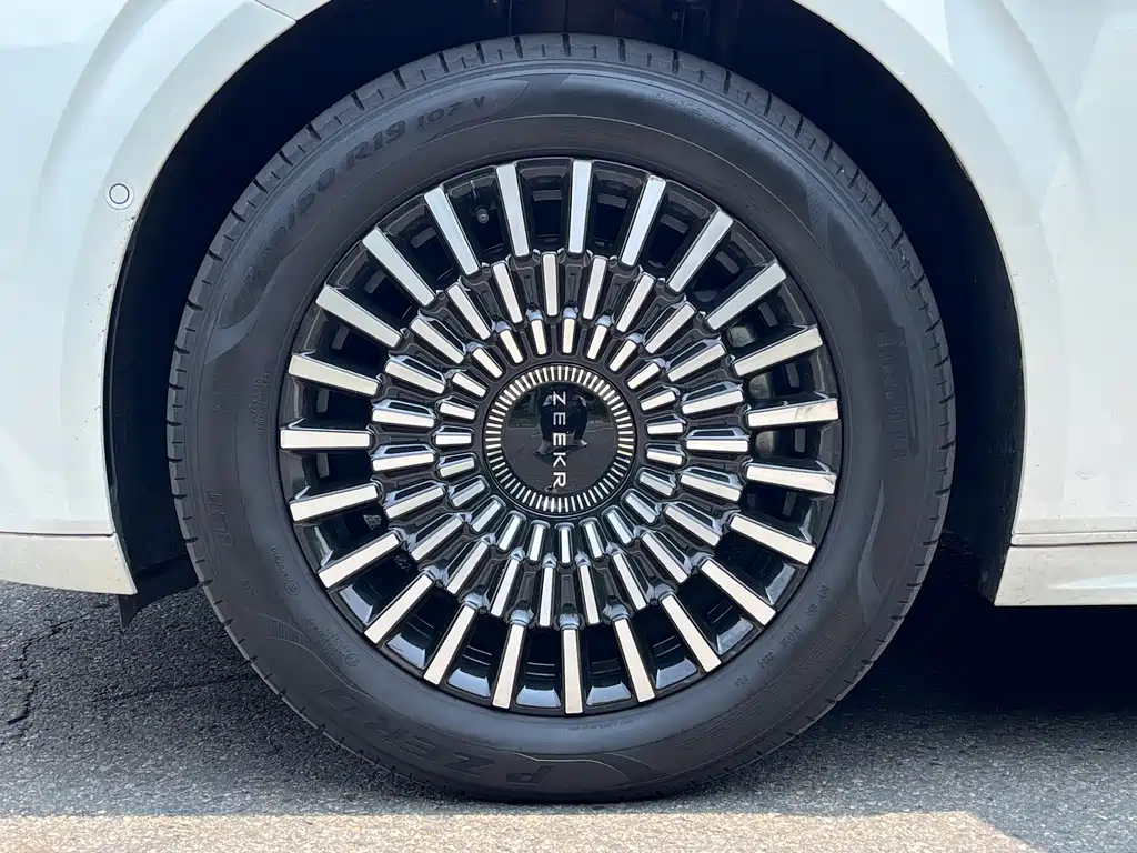 Zeekr 009 2024 мест 108kWh