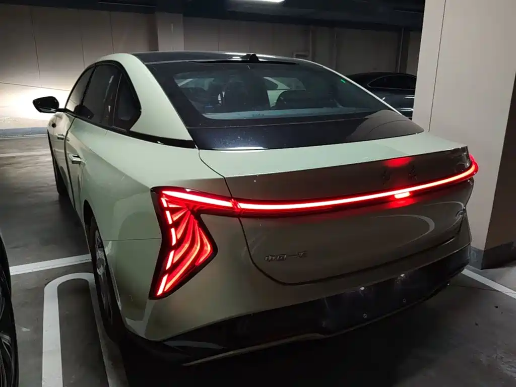 Hongqi EH7 2025 690