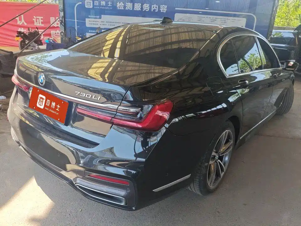 BMW 7 Series — миниатюра 8