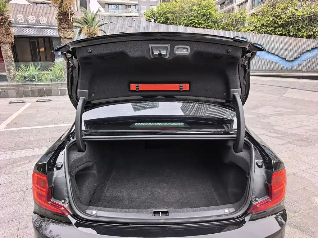 Volvo S90 — миниатюра 23